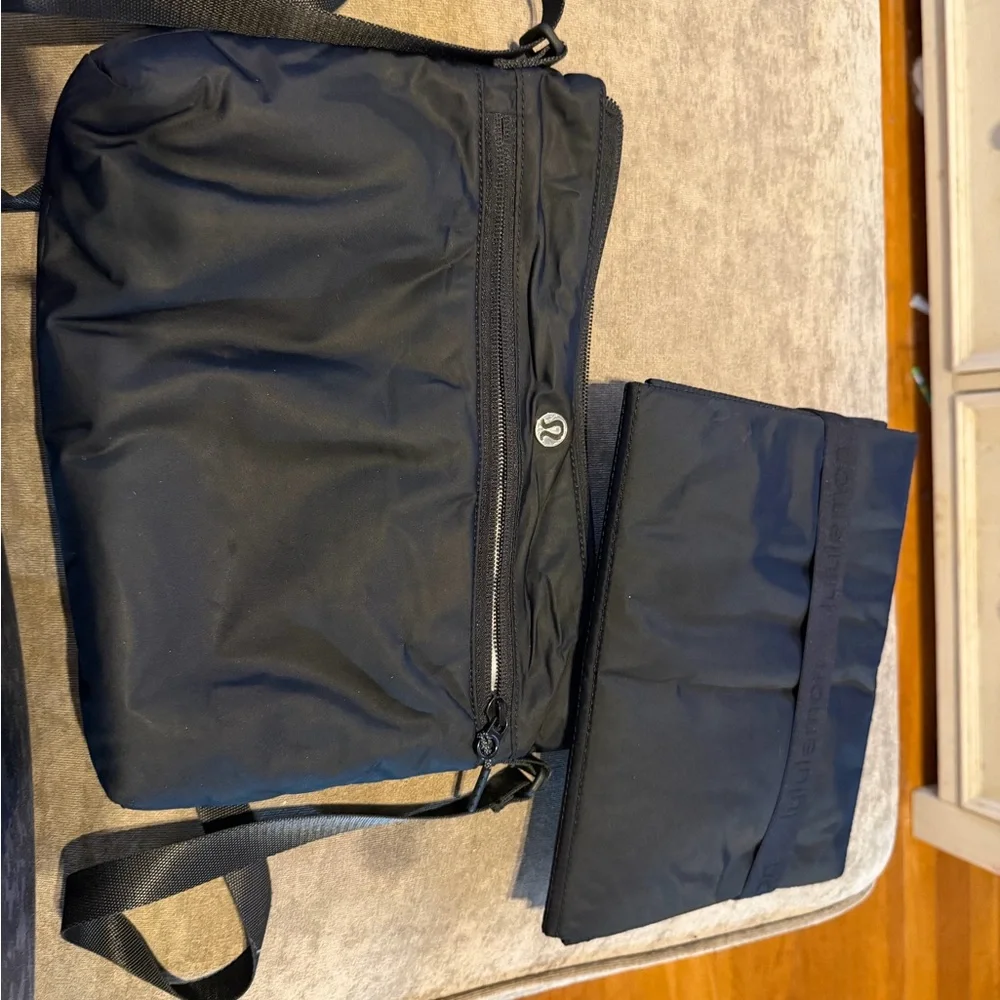 Lululemon diaper bag in black - Picture 6 of 9
